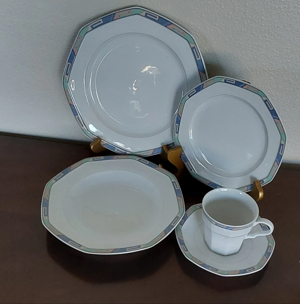 Christopher Stuart Y0002 Chic 5PC Dinnerware Set with Blue and‎ Green Trim
